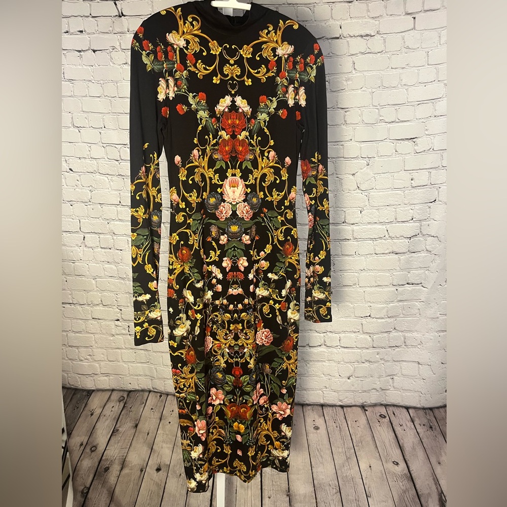 Alice + Olivia Delora Floral-Print Jersey Midi Dress - Picture 4 of 10